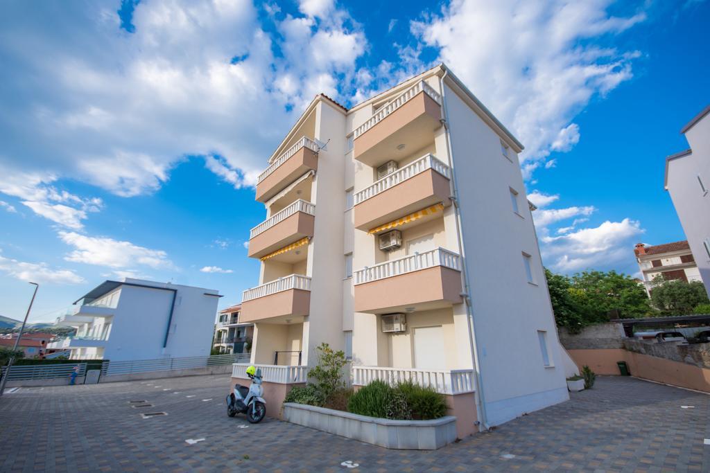 Apartment Angie Trogir Exterior photo