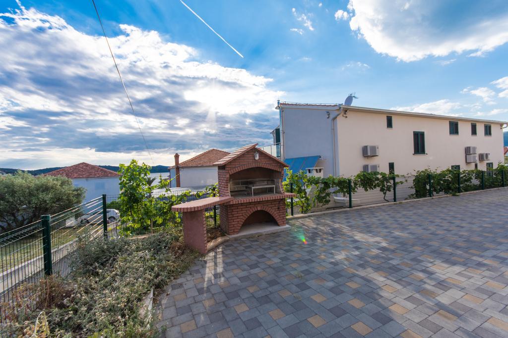 Apartment Angie Trogir Exterior photo